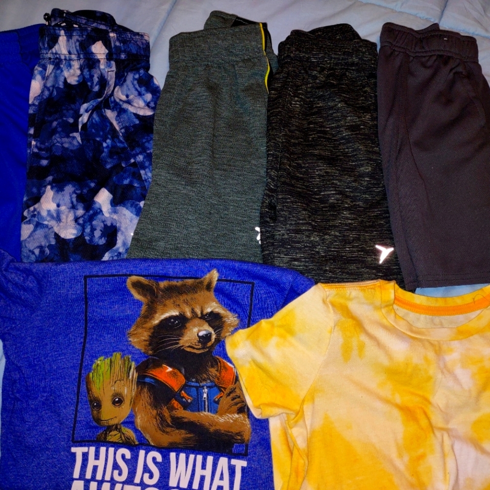 Boy's sz 5t/5 summer shorts and tees!! Mostly Old Navy